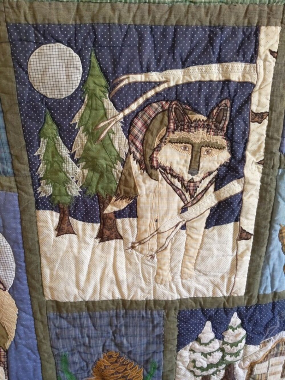 Patch Magic Quilts - Wolf Throw 53"W x 63"L - Picture 4 of 7